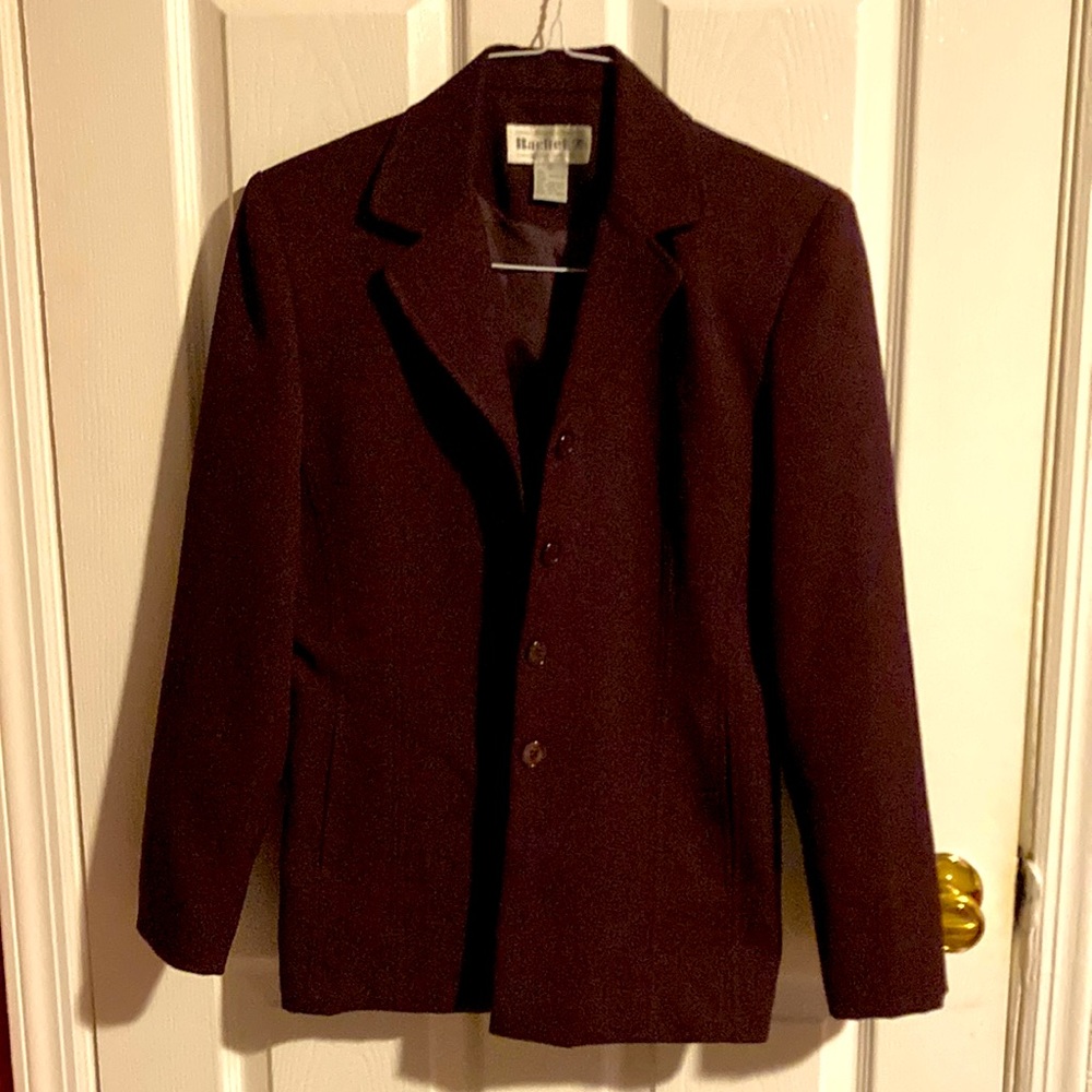 Women’s gently worn slack suit size 6 Burgundy color.